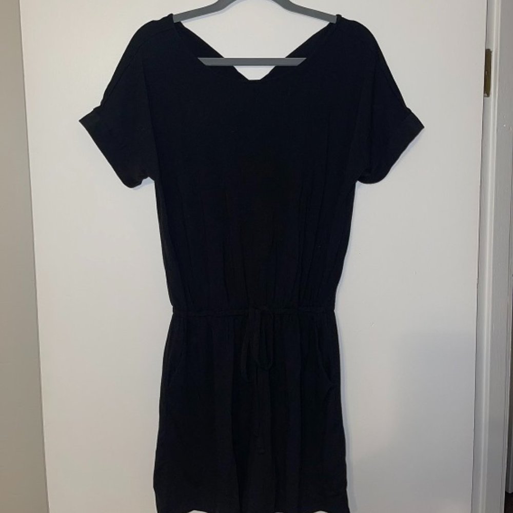 Zenana Romper. Keyhole tie back. Tie waist. Pockets. Black.